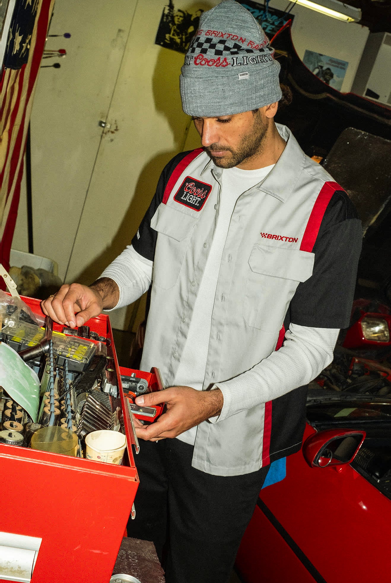 Men's Coors Light Shake Down S/S Shirt in the color Silver/Black - Men's Lifestyle image