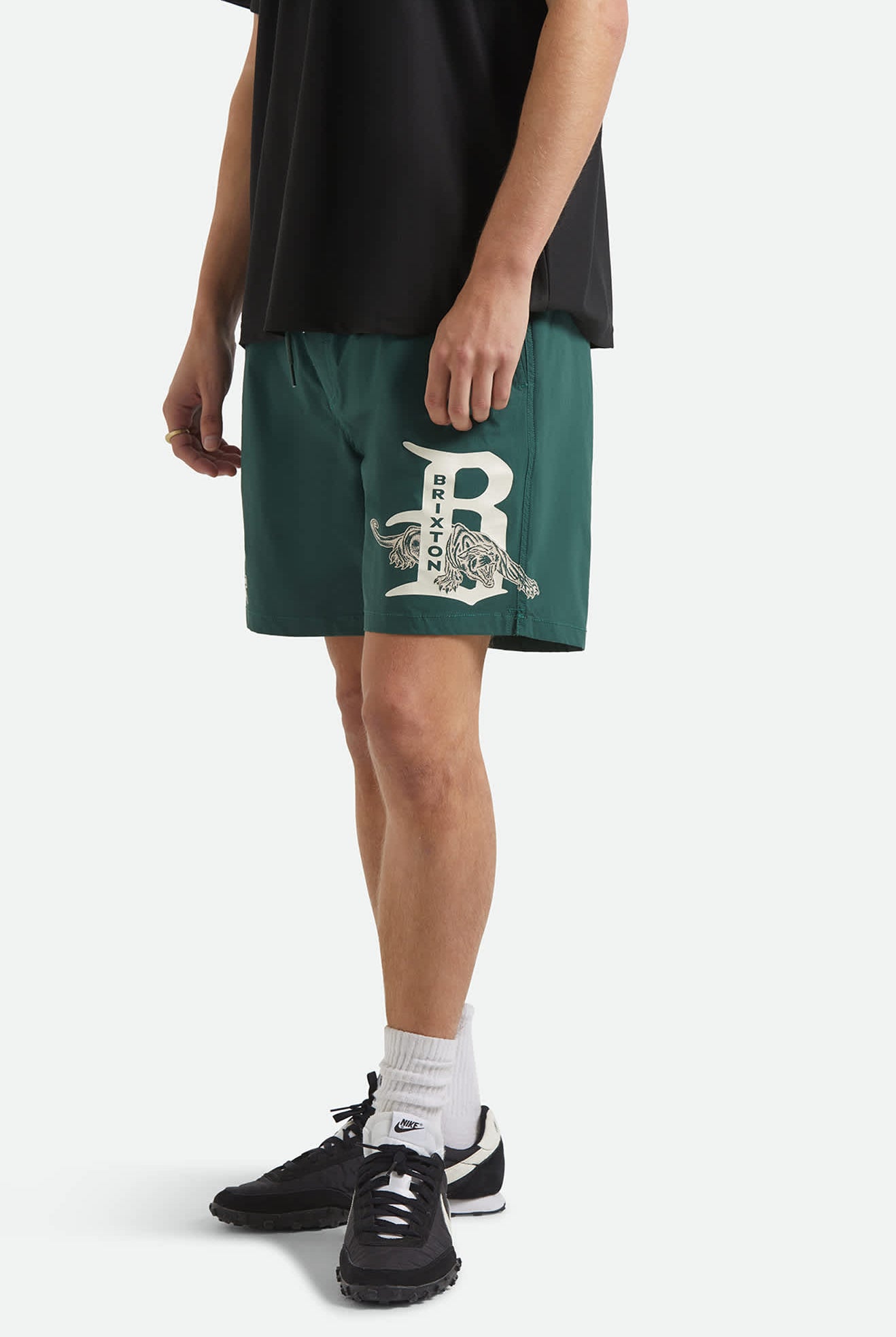 Men's Everyday Stretch Hybrid Short 7" in the color Primal Green - Additional Fit image