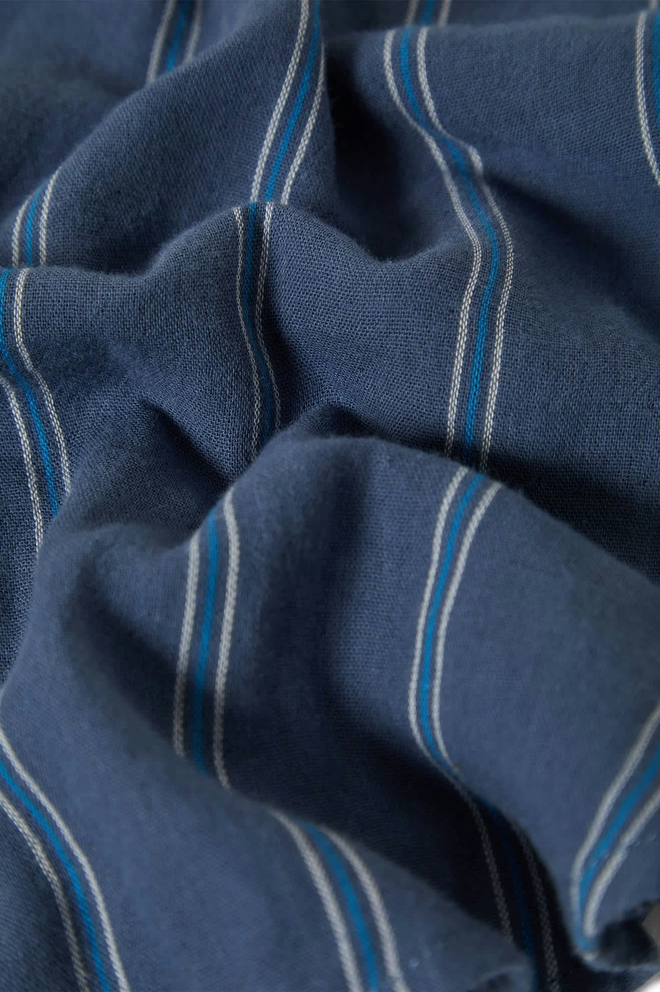 Women's Wandering L/S Overshirt in the color Berring Sea/White - Additional Laydown image