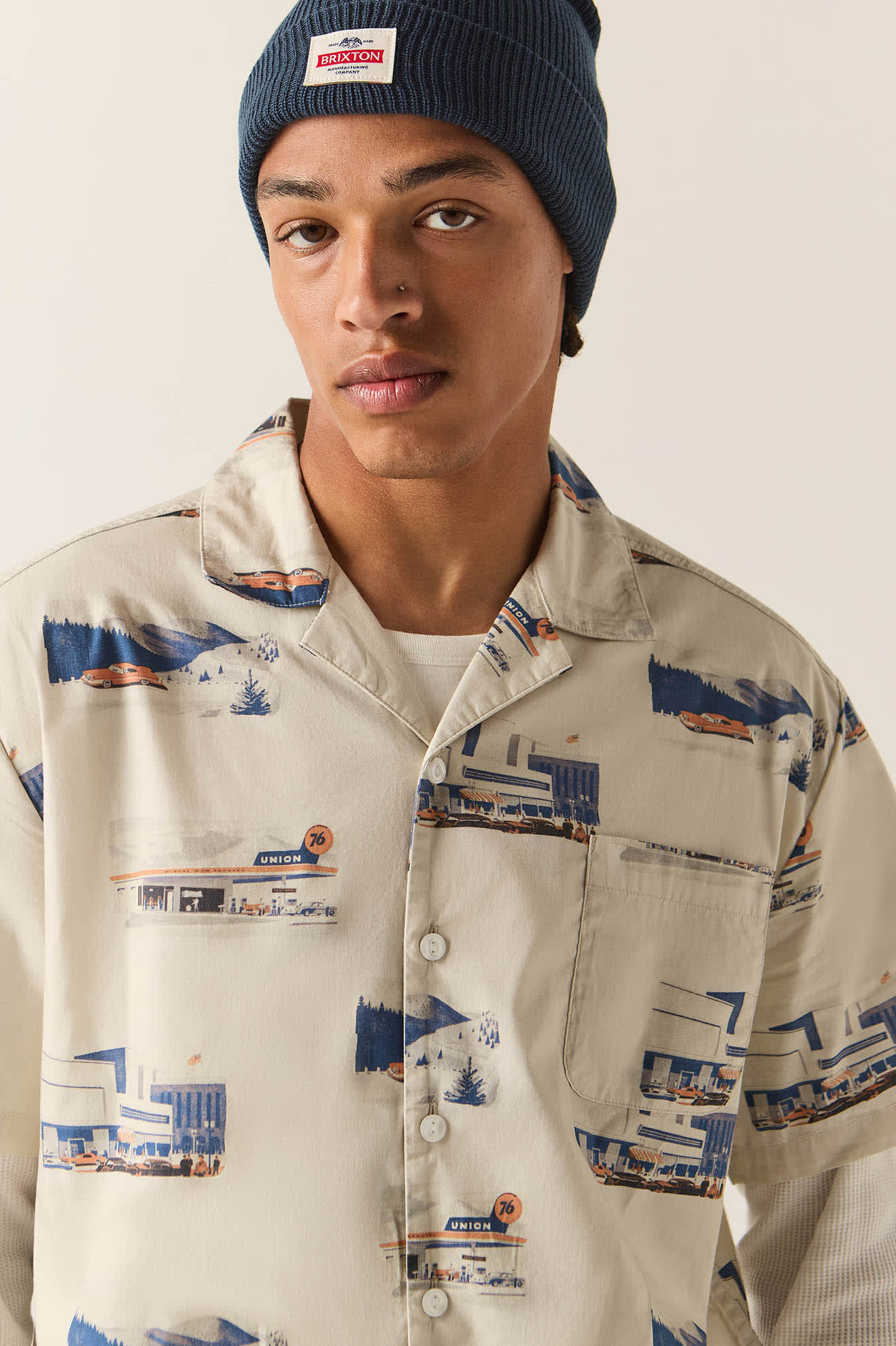 Men's 76 Resort Shirt in the color Off White/Scenic - Additional Fit image
