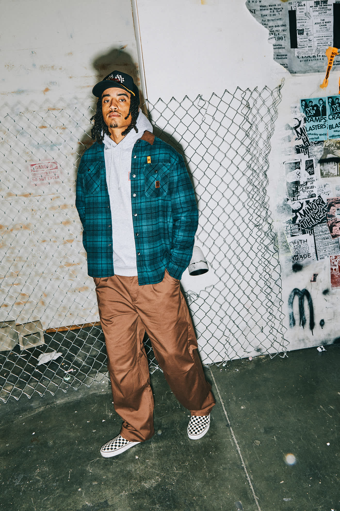 Men's Builders Bowery Stretch Water Resistant Flannel in the color Night Sage/Black - Men's Lifestyle image