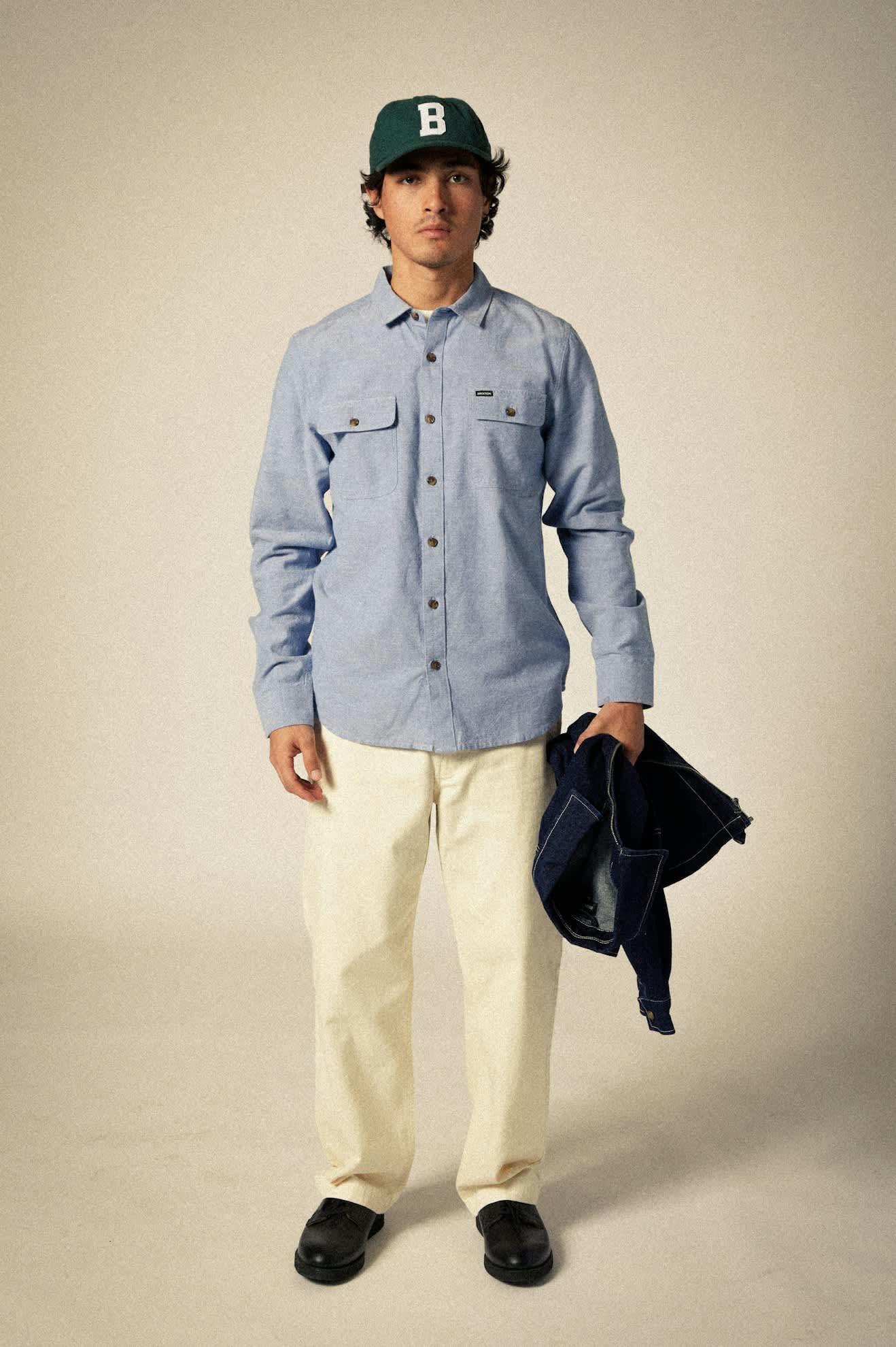 Men's The Daily Cotton L/S Shirt in the color Medium Wash Chambrey - Additional Fit View