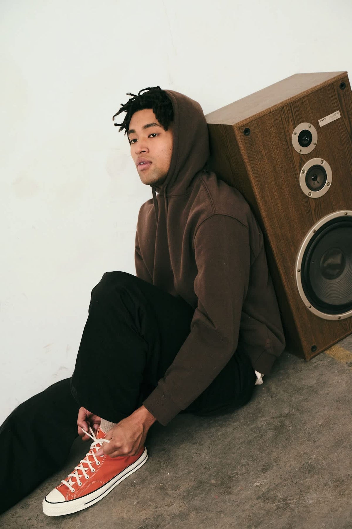 Men's Brixton Baseline Hood Fleece in the color Walnut Brown Vintage Wash - Men's Side View